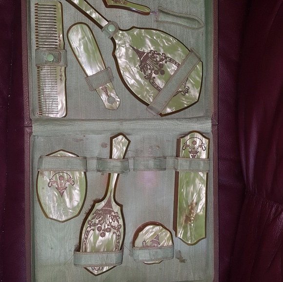 Vintage Travel Vanity Set Suitcase set. - Picture 5 of 8